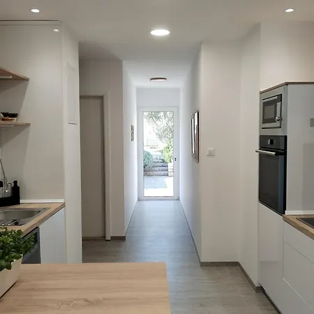 Beachfront Suncana * Bol