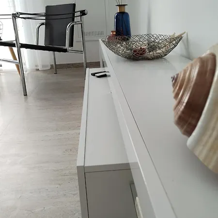 Beachfront Suncana Apartament *
