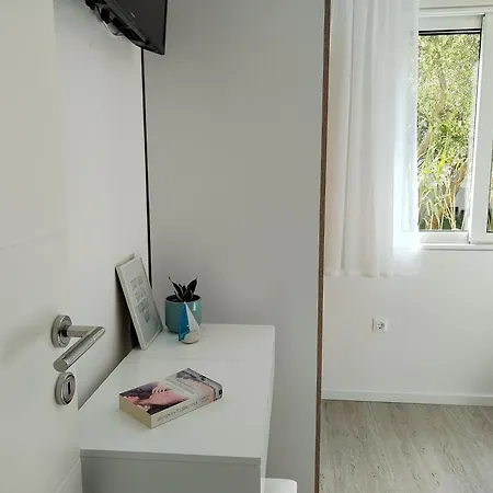 Beachfront Suncana Apartament Bol