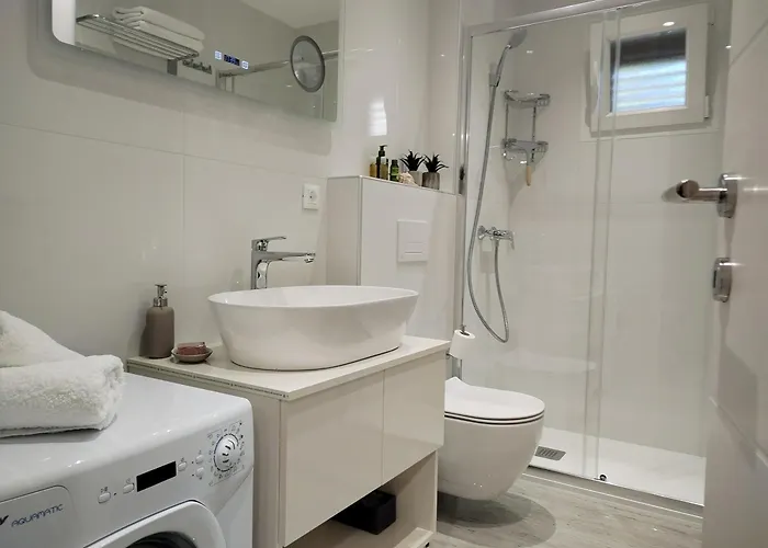 Beachfront Suncana Apartman *