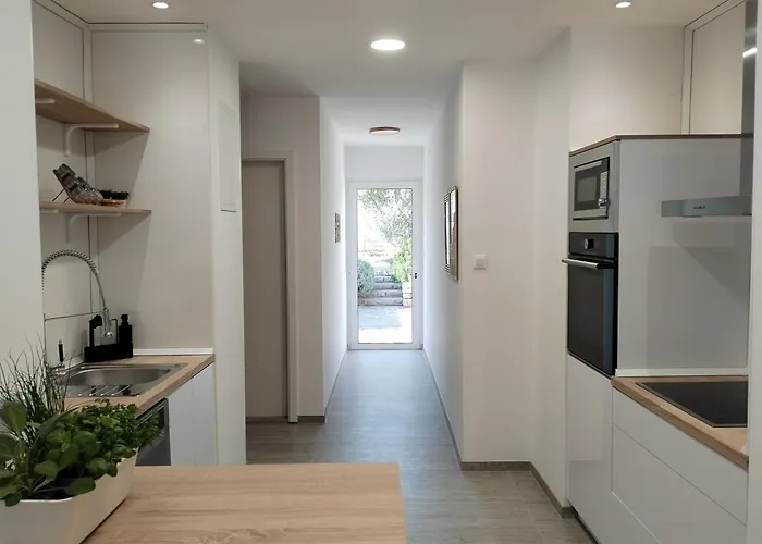 Beachfront Suncana * Bol