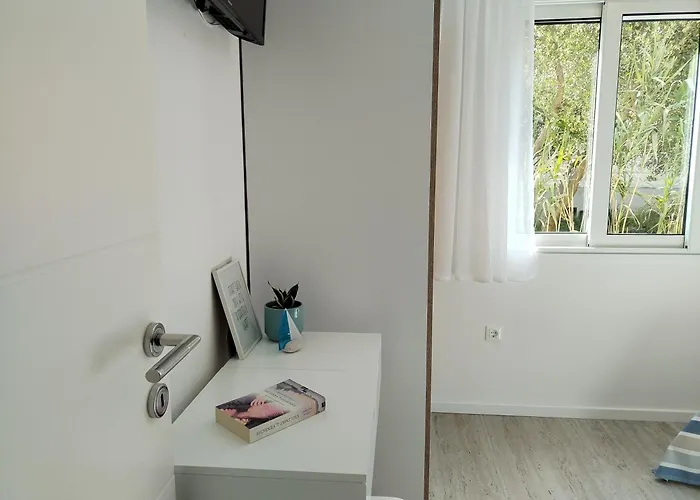 Beachfront Suncana Apartman Bol